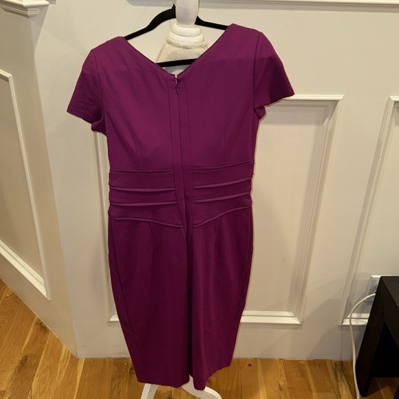 Purple plum fitted dress with thick knit and structured design - Picture 5 of 7